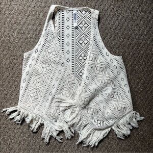 Beautees Openwork Crochet Fringe Vest in Off-White